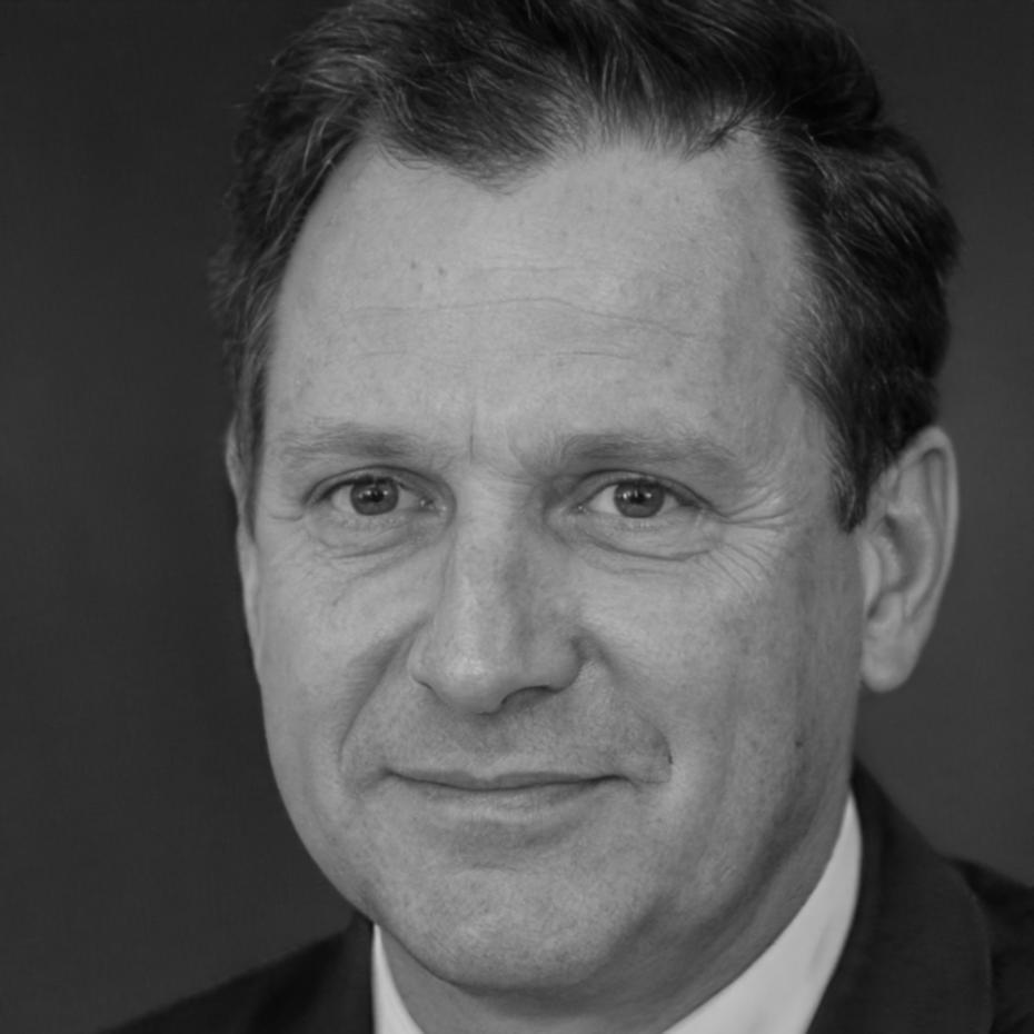 Portrait de Maxime Rousseau, expert en finances personnelles